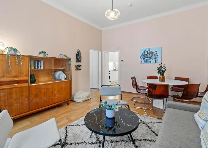 Monthly - 2br- 2-min Walk To Metro Meidling