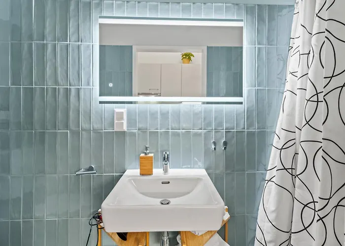Monthly - 2br- 2-min Walk To Metro Meidling Apartamento